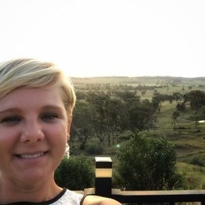 Meet your Posher, Lara